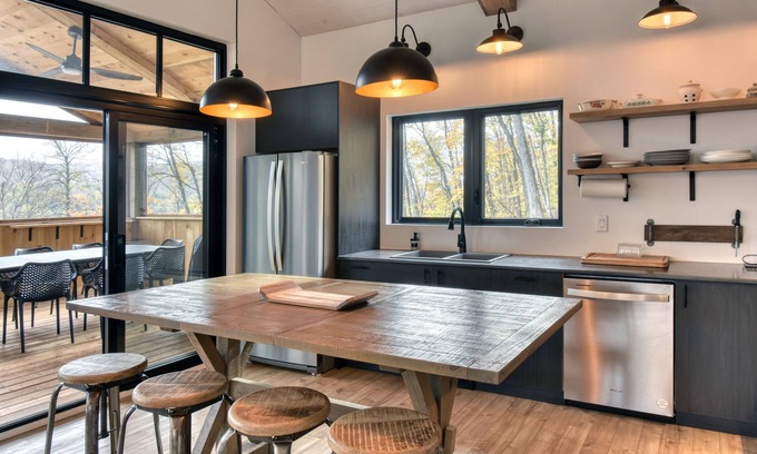 Nominingue Ski Chalet | Modern Chalet with Dock & Spa - Cordon 144