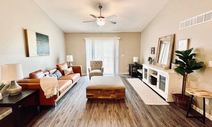 West Omaha House | Modern & Charming Home near Village Pointe 🛍