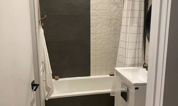 Bedford-Stuyvesant Apartment | Modern chic 2BD w/office TV room & garden