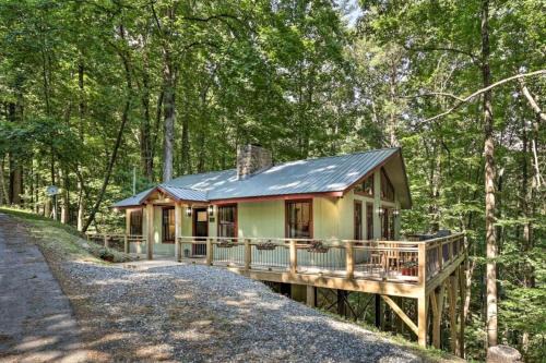 Deep Gap House | Modern Chic Cabin with Game Room and Hiking Trails in North Carolina