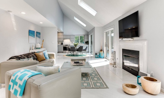 Northwest Harbor House | MODERN, CHIC, CONTEMPORARY HAMPTON CHATEAU