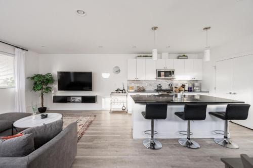 Highland House | Modern Chic - Spacious Duplex - Highlands