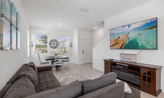 Sarasota House | Modern Chic Sunshine Oasis in Gorgeous Skye Ranch Sarasota w/Large Heated Pool