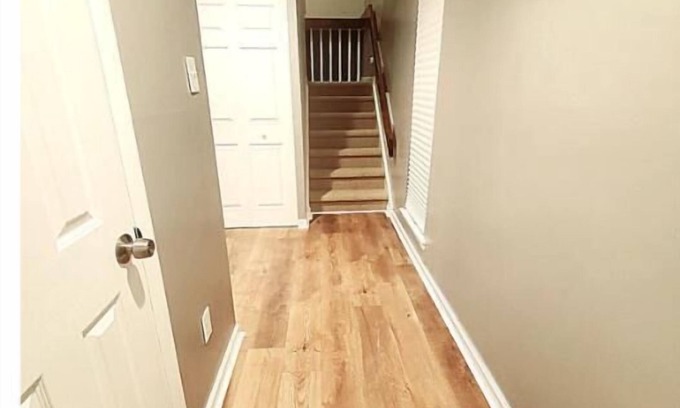 Mount Laurel House | Modern Clean Townhouse minutes away from Philadelphia