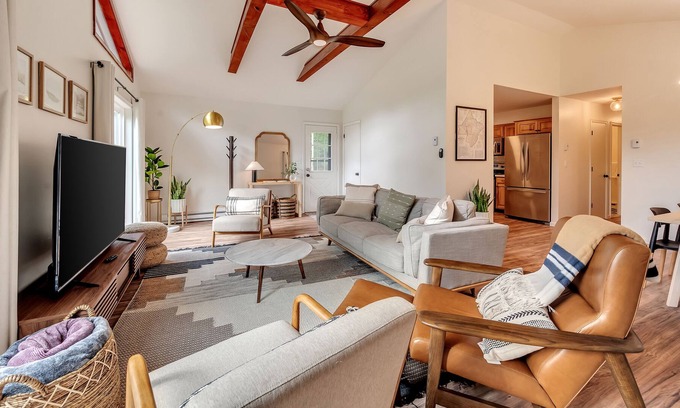 Shohola Ski Chalet | Modern Clean Cabin 5 mins away to Delaware River