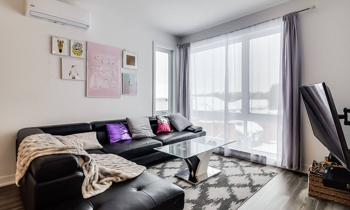Plateau Apartment | 𝗠𝗼𝗱𝗲𝗿𝗻 𝗰𝗹𝗲𝗮𝗻 𝗰𝗼𝗻𝗱𝗼 𝗶𝗻 𝗮 𝗰𝗲𝗻𝘁𝗿𝗮𝗹 𝘀𝗽𝗼𝘁