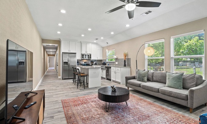 Sherman Apartment | Modern Clean, Near Austin College & Fully Equipped