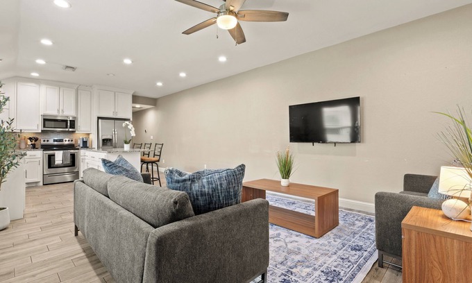 Sherman Apartment | Modern Clean, Near Austin College & Fully Equipped
