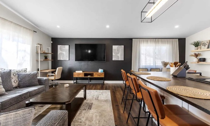 Arvada House | Modern Close to Denver 4bdr Home-Great for groups