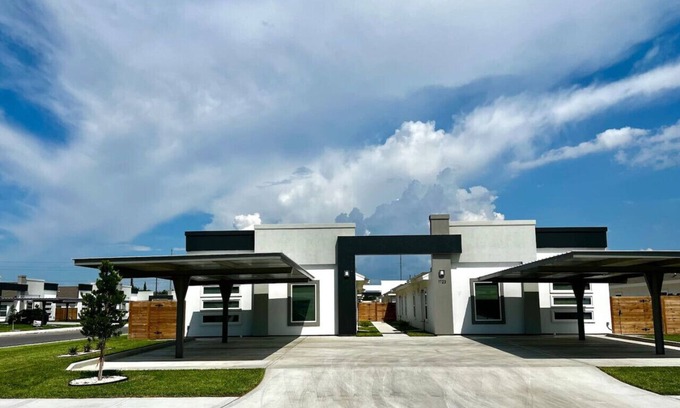 McAllen House | ✨Modern✨Close to mall hospitals 2bed2bath King bed