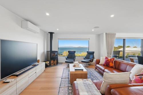 Connellys Marsh House | Modern Coastal Retreat and Hot Tub
