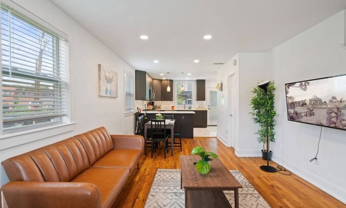 Potomac West House | Modern Colonial House, 5m to DC & DCA | CozySuites
