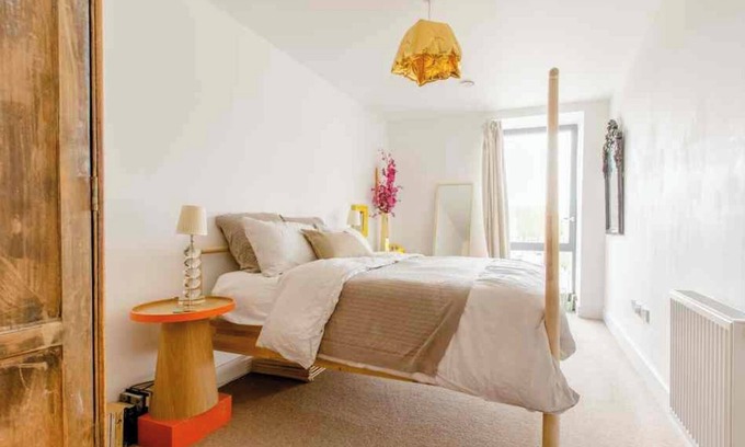 Harrow Road Apartment | Modern Colourful Room