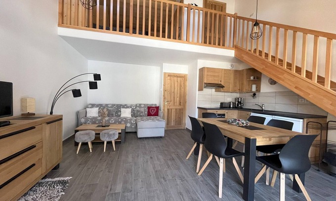 Pralognan-la-Vanoise Apartment | Modern comfort with mezzanine near the cable car