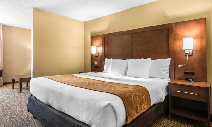 Southside Hotel | Modern Comfort Close to St. Johns River & Local Attractions! W/Outdoor Pool!