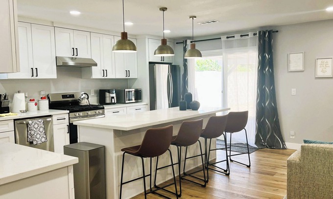 Southwest Anaheim House | Modern Comfort near Disneyland