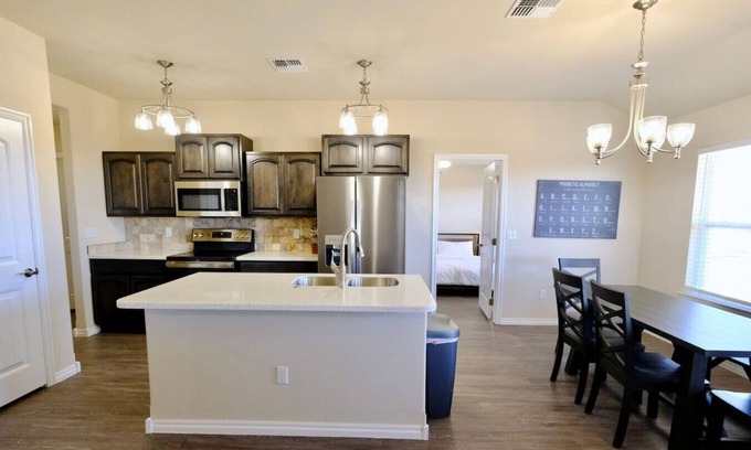 Altus House | Modern Comfort Near Altus AFB