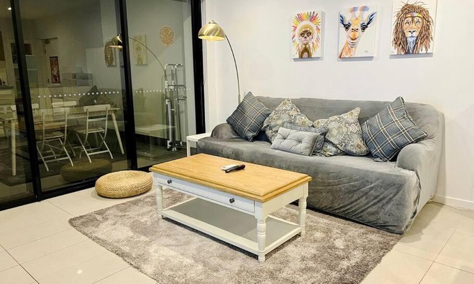 Macgregor Apartment | Modern Comfort near Westfield