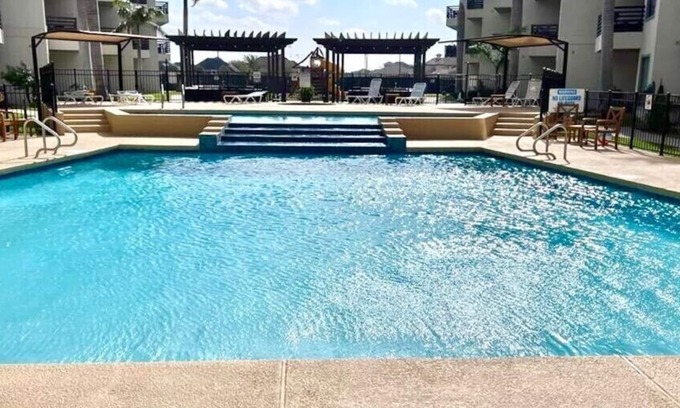 Mission Condo | Modern Condo Family Friendly