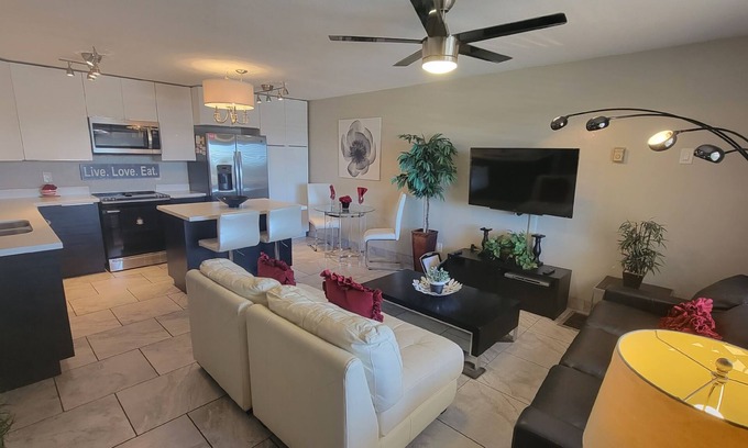 Apache Junction Condo | Modern Condo-Mountain Views-Heated Pool