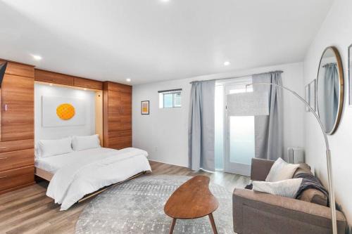 Roosevelt Apartment | Modern Contemporary Living in DTPH - Poolside.