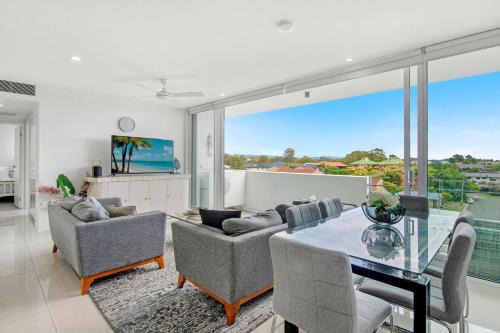 Southport Apartment | Modern Contemporary Southport Apartment - CoastHM