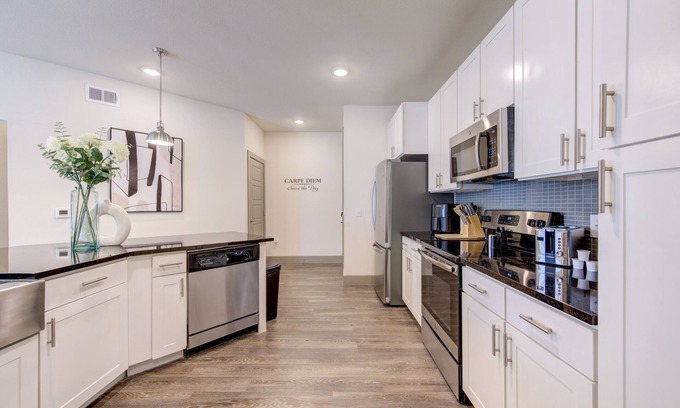 Conroe Apartment | Modern Corporate Apartment