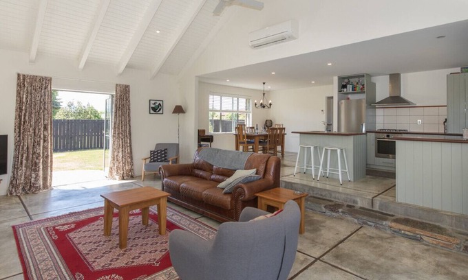 Albert Town Cottage | Modern Cottage Charm - Albert Town near Wanaka