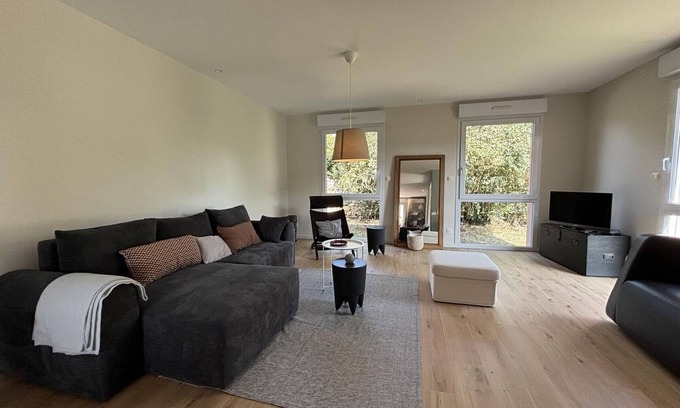 Ebreuil Cottage | Modern Cottage in Historic Village with Garden and Air Conditioning