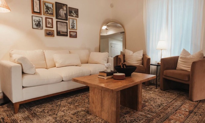 Edinburg Apartment | Modern Cottage Style Apt-King Bed near UTRGV & DHR