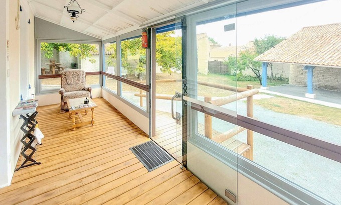 Loubigne House | Modern cottage with glazed veranda and play area for the whole family.