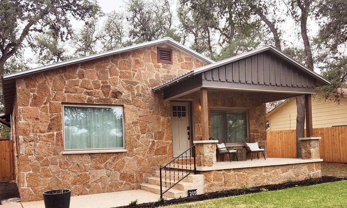 Johnson City House | Modern Country Home at the start of the Hill Country Wine Trail