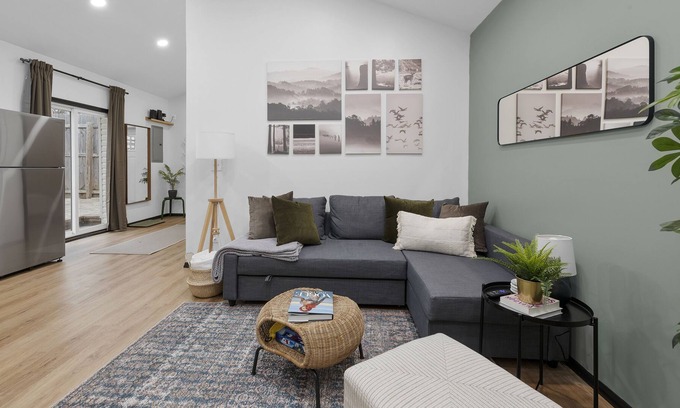 Franklin Park House | Modern & cozy 1 bed/1 bath Home