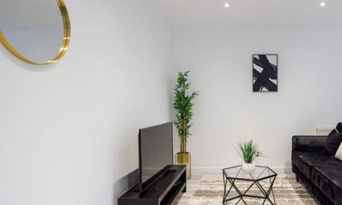 Southend-on-Sea Apartment | Modern & Cozy 1BR City Centre Nr High Street by Luxiety Stays
