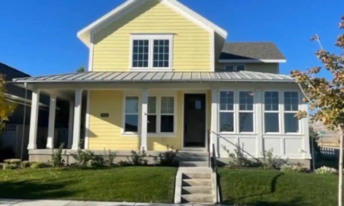 Daybreak Apartment | Modern Cozy 2-bedroom Apartment in awesome South Jordan with WiFi and Office!