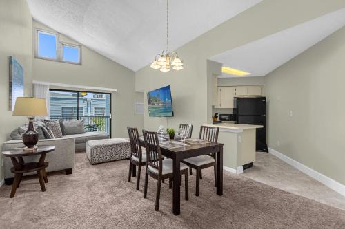 Ventura Apartment | Modern Cozy 2BR Condo Near Disney