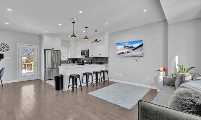 Durham Region House | Modern & Cozy 3BR Home in Oshawa