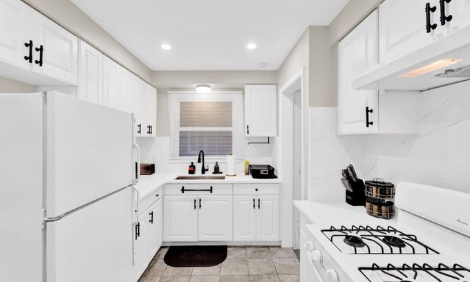Royal Oak House | Modern cozy 4b bunglow in Royal