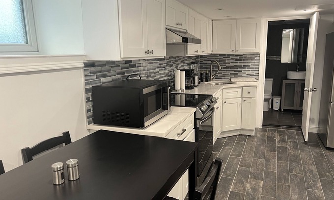 Queens Apartment | Modern & cozy basement apartment in Queens near Public Transportation