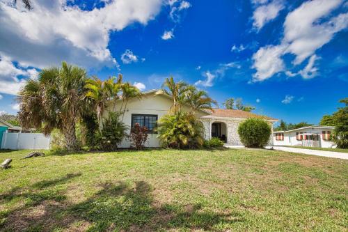 Englewood South House | Modern Cozy House 4 min From Englewood Beach