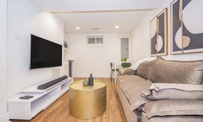 Fairlawn Apartment | Modern & Cozy Suite Centrally Located Free Parking