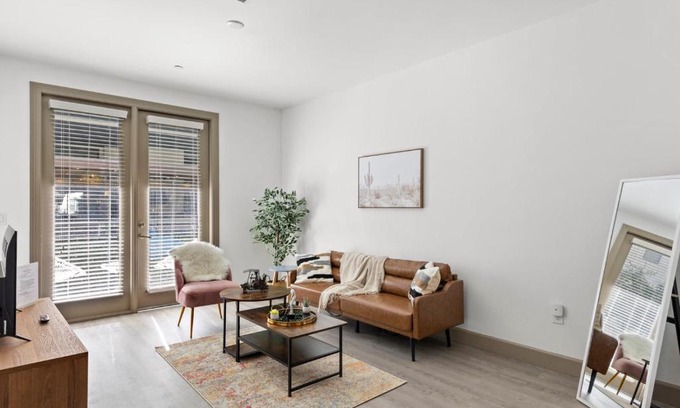 Tempe Apartment | Modern CozySuites on Town Lake waterfront 02