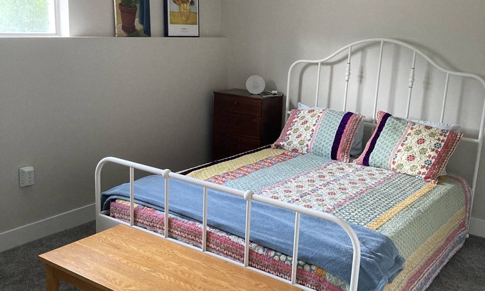 Sandy House | Modern daylight basement apartment close to mountains