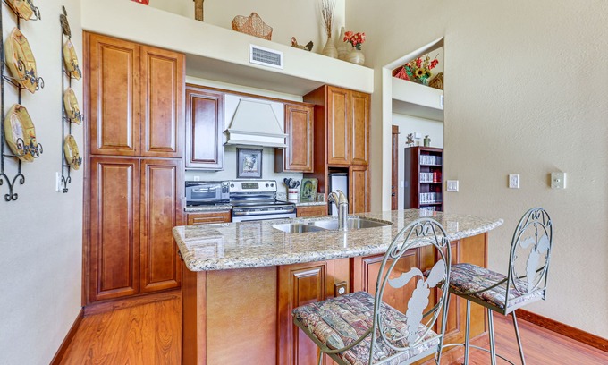 Maricopa Condo | Modern Desert Condo w/Deck & View, Near Hikes