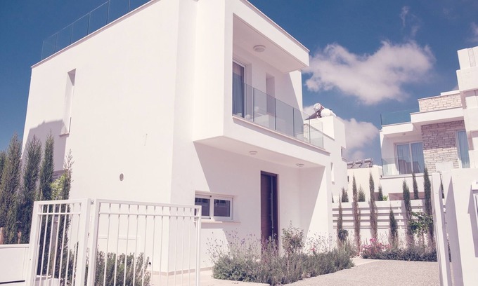 Peyia Town Villa | Modern detached Villa, 3 double beds, private pool, 5 min drive to Coral Bay