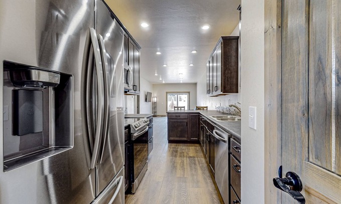 Butte House | Modern dog-friendly townhouses with WiFi, patio, BBQ grill
