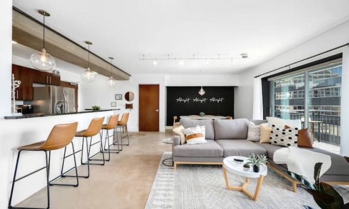 Red River Cultural District Condo | Modern downtown 1-bedroom condo with patio