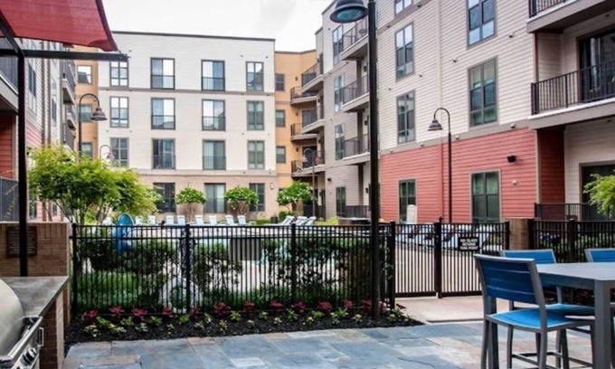 Birmingham Apartment | Modern Downtown Apartment Free Parking Pool Gym 5 Mins Walk To UAB