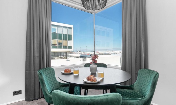 Downtown Apartment | Modern Downtown Apartment - Harbour View