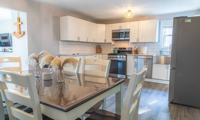Port Austin House | Modern Downtown Gem ~ Close to Beach ~ Yard ~ Pkg!